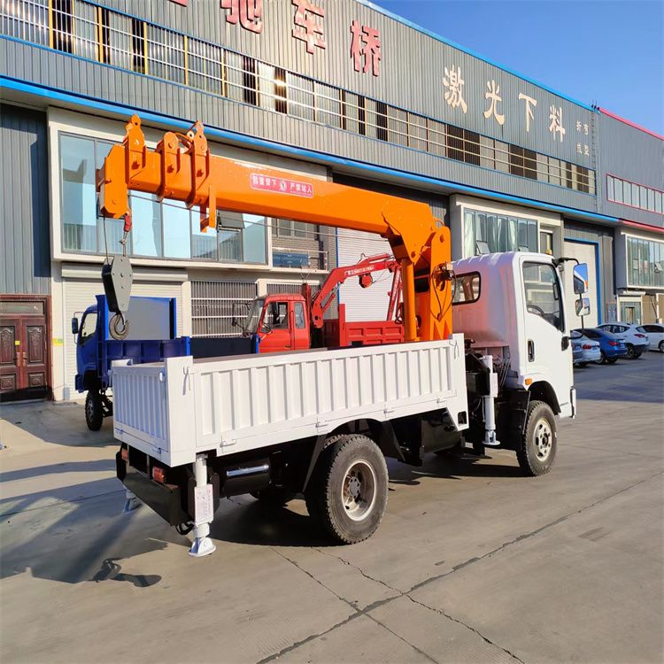 辽阳市三轮随车吊定制 农用改装机自备吊中瑞长期出售